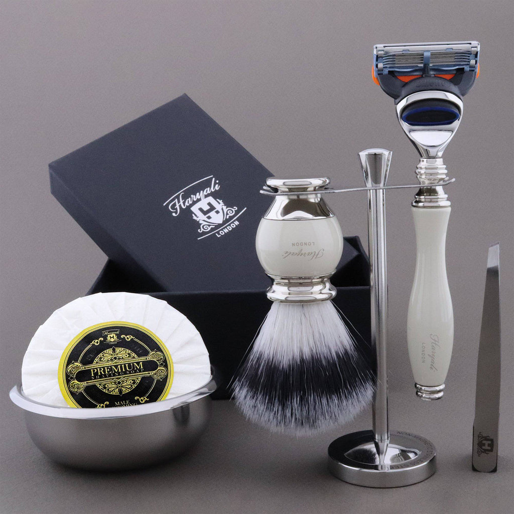 Haryali's Vase Range Shaving Kit 